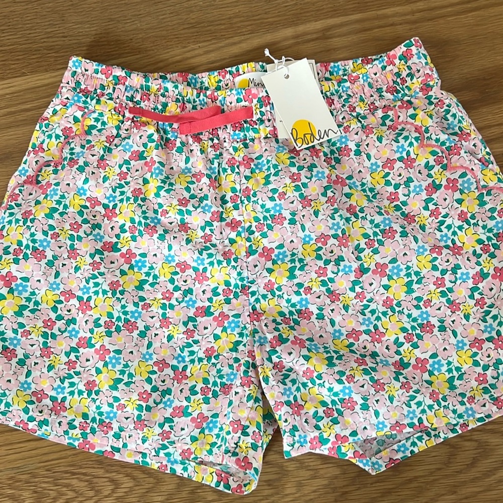Mini Boden girls floral shorts